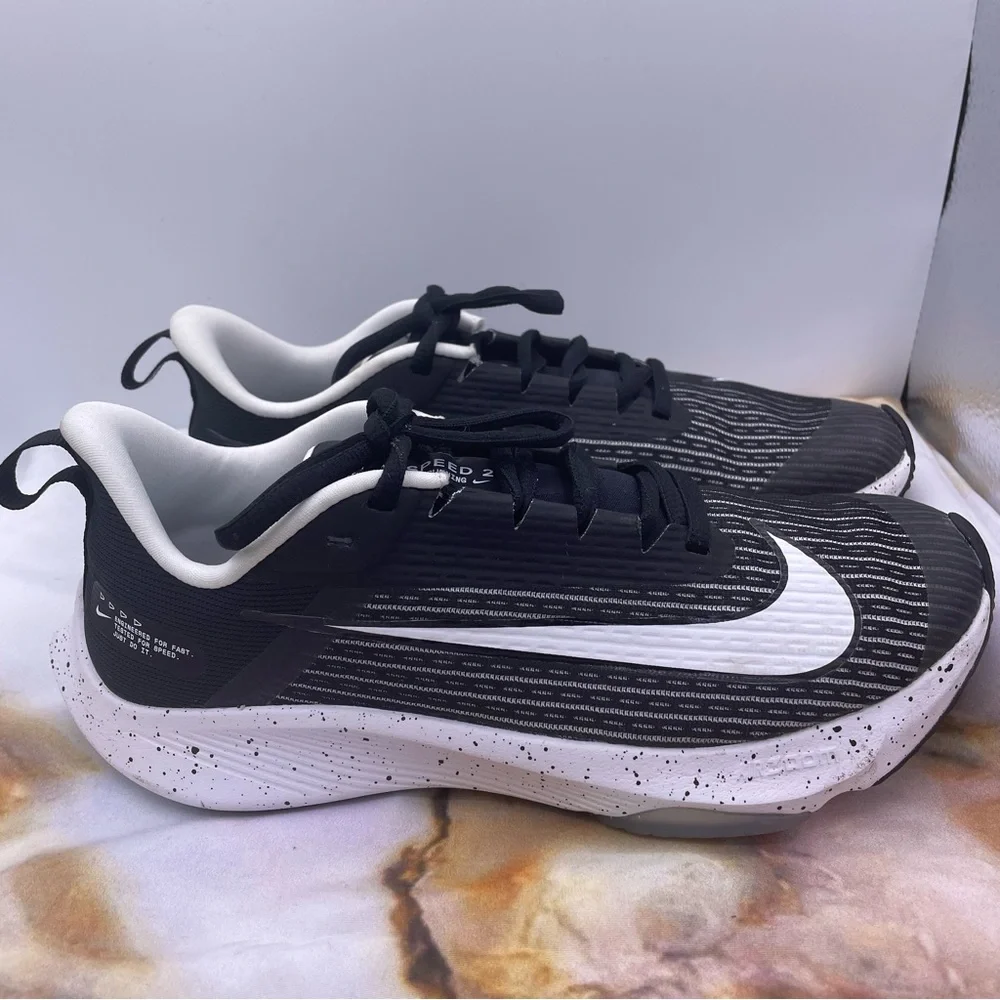 NIKE kids air zoom speed 2 workout running sneakers Size 4.5Y
